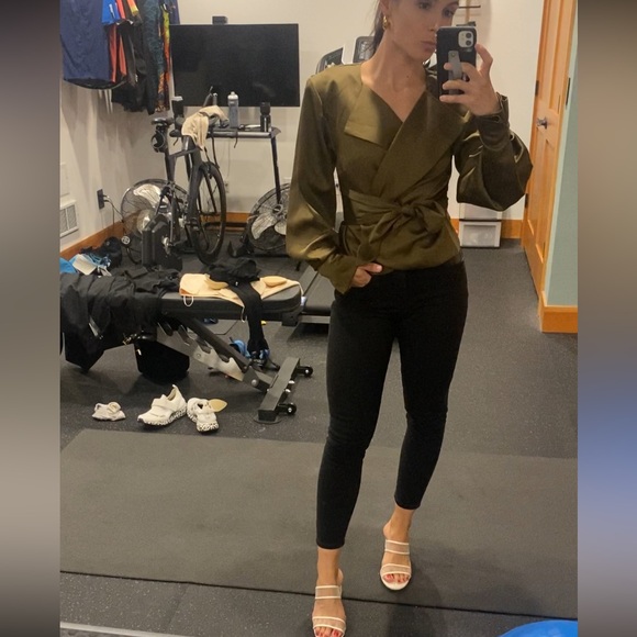 LPA Faustina satin style olive green shoulder pad long sleeve top light jacket - Picture 3 of 5